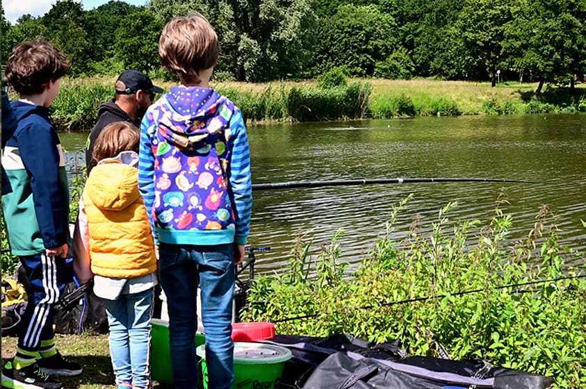 NRW Angelt - Take Your Best Friend Fishing 