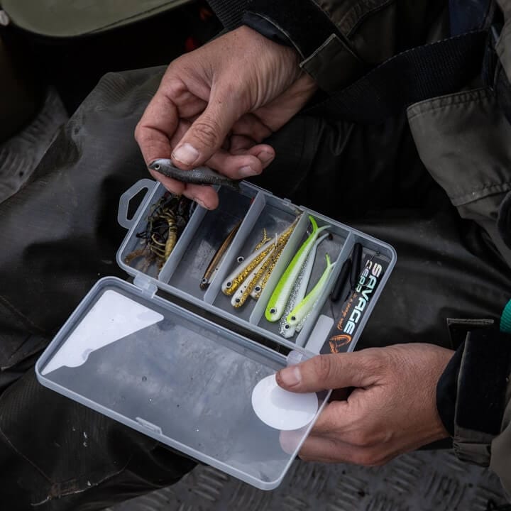 Boite de Leurres Souples pour la p&ecirc;che au brochet