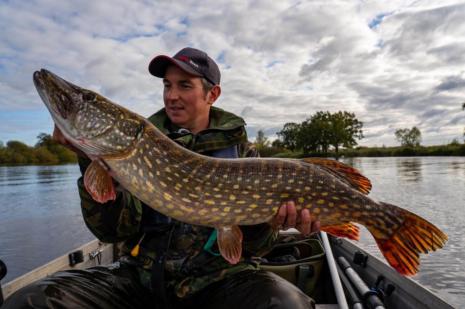 Capture de Gros Brochet avec Phil Spinks en bateau