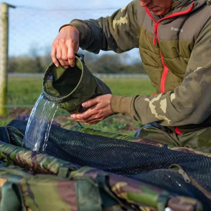 Nettoyage des &eacute;puisettes de p&ecirc;che et des tapis de r&eacute;ception