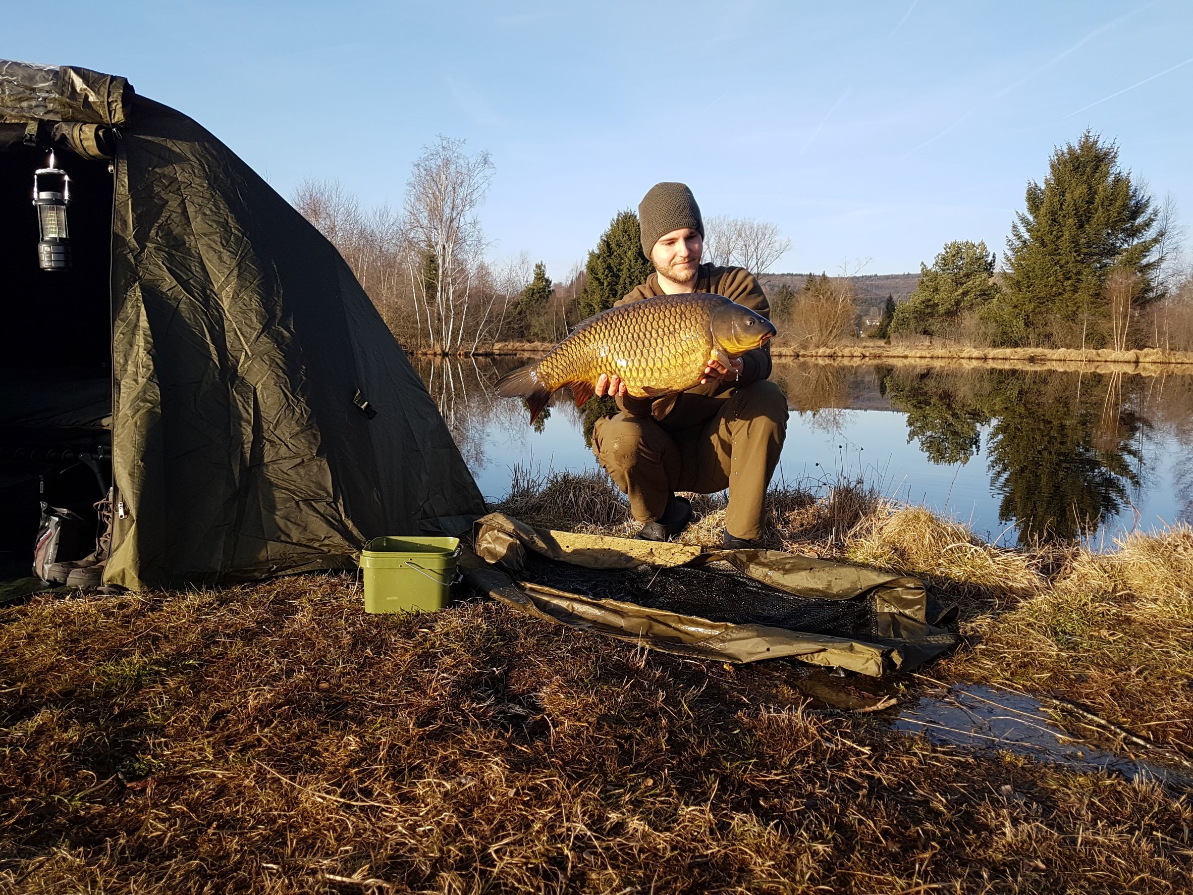 Karpfenangeln im Frühjahr: Jonas Happle verrät, wie der Saisonstart nicht ins kalte Wasser fällt!
