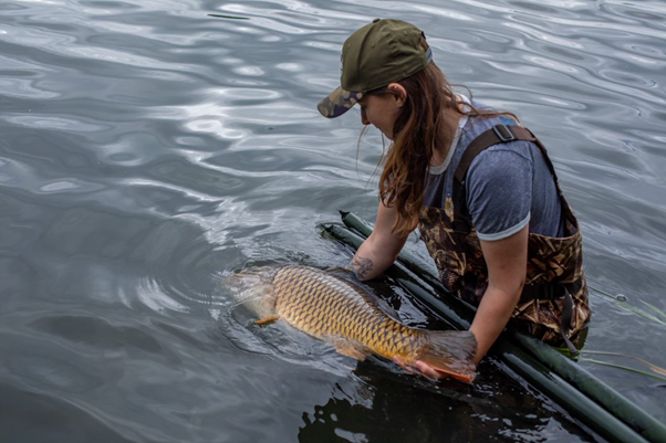 Frauen fischen! 12 starke Portraits zum Internationalen Women's Day