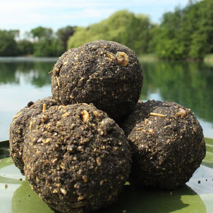 Dynamite Grubby Insect Groundbait Balls 1