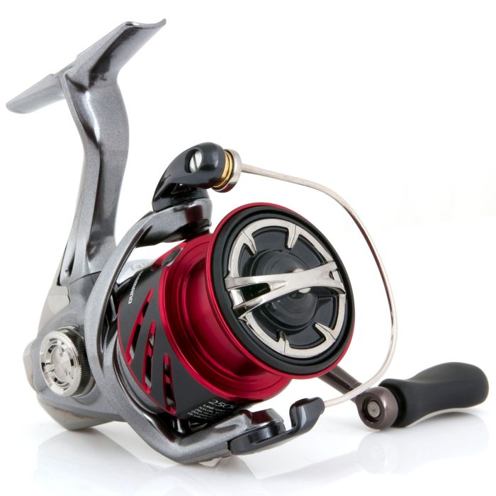 Shimano Stradic CI4+ FB Angelrolle, abgewinkelt von Vorne 