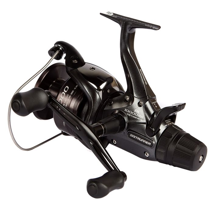 Shimano Baitrunner DL 10000 RB  Freilaufrolle,  abgewinkelte Rückansicht