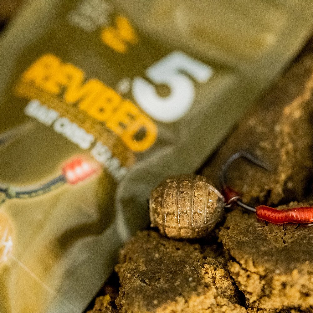 Blast Frozen 5 X Big Black Lug Wraps & 5 X 200g Squid Packs Fishing